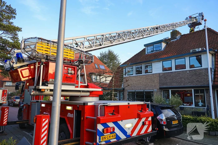Brand in schoorsteen van woning