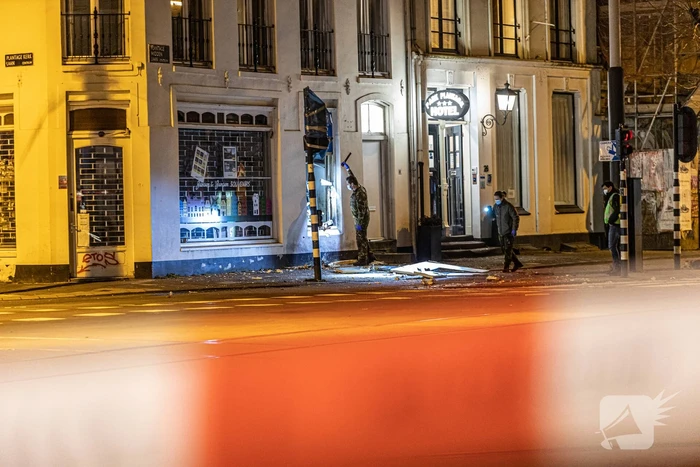 Plofkraak op geldautomaat bij souvenirwinkel