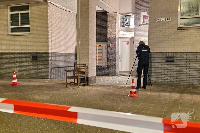 Explosie bij entree van portiekflat