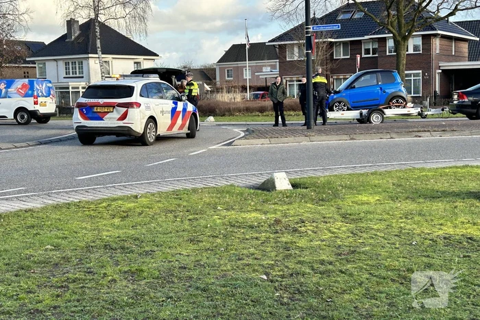 Brommobiel botst op bestelbus