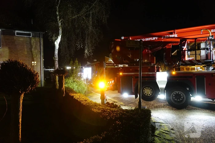 Brandweer blust schoorsteenbrand