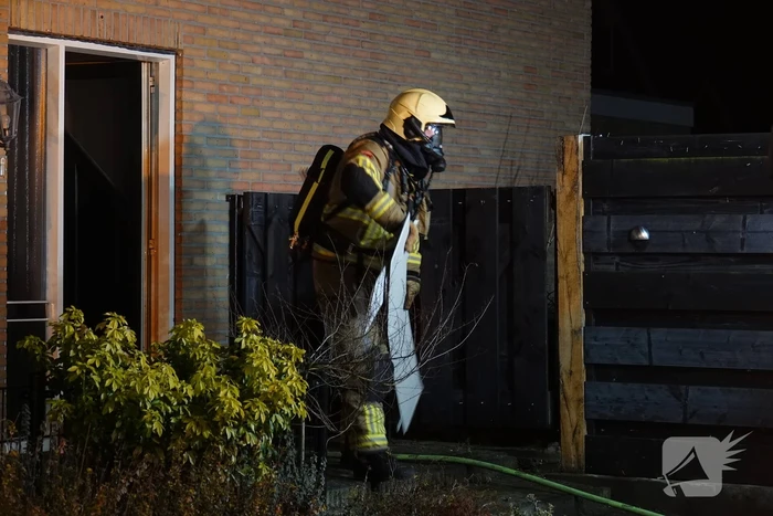 Brandweer blust schoorsteenbrand