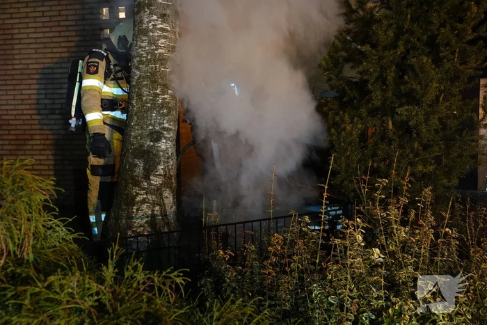 Brandweer blust schoorsteenbrand