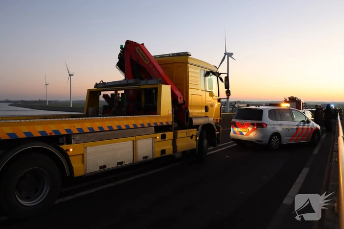 Twee voertuigen botsen op elkaar- Zeelandbrug dicht