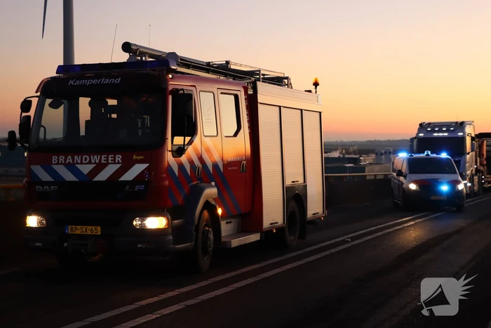Twee voertuigen botsen op elkaar- Zeelandbrug dicht