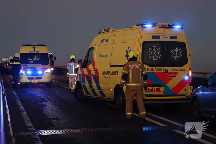 Twee voertuigen botsen op elkaar- Zeelandbrug dicht