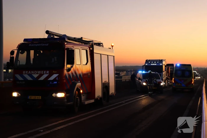 Twee voertuigen botsen op elkaar- Zeelandbrug dicht