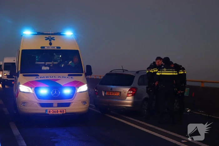 Twee voertuigen botsen op elkaar- Zeelandbrug dicht