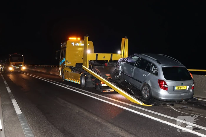 Twee voertuigen botsen op elkaar- Zeelandbrug dicht