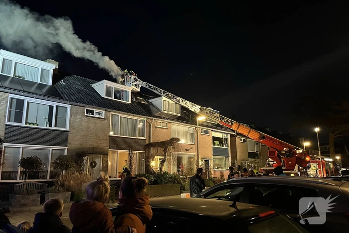 Schoorsteenbrand zorgt voor flinke rookontwikkeling