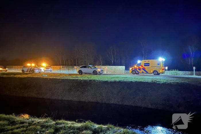 Voertuigen komen in bocht met elkaar in botsing