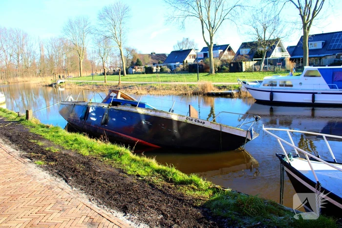 Gezonken boot lekt brandstof