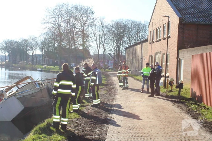 Gezonken boot lekt brandstof