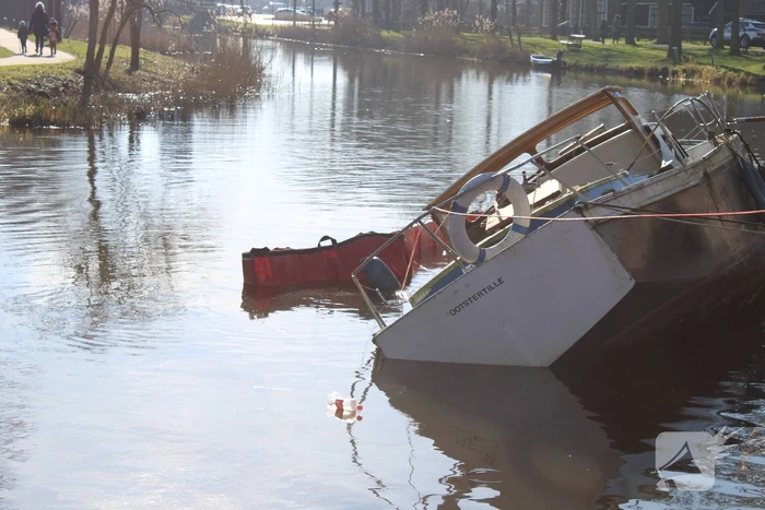 Gezonken boot lekt brandstof