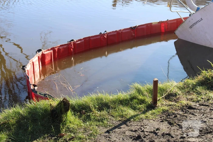 Gezonken boot lekt brandstof