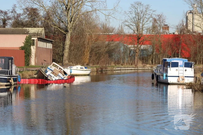 Gezonken boot lekt brandstof