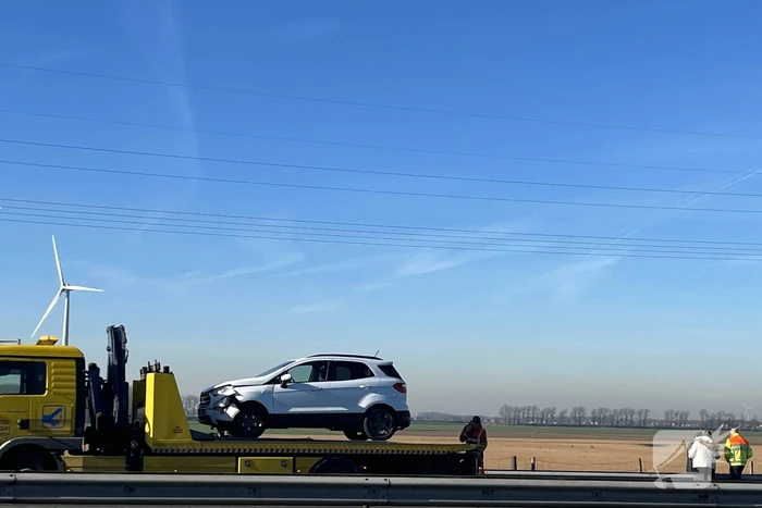 Automobilist crasht op snelweg