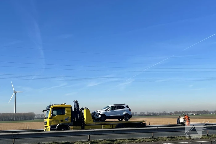 Automobilist crasht op snelweg