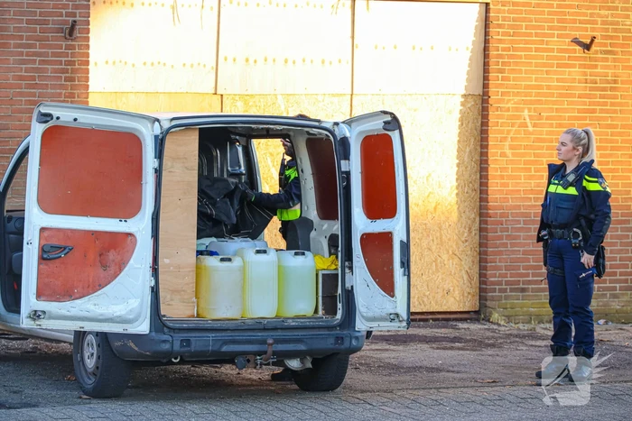 Bestelbus met verdachte inhoud aangetroffen