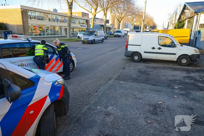 Bestelbus met verdachte inhoud aangetroffen