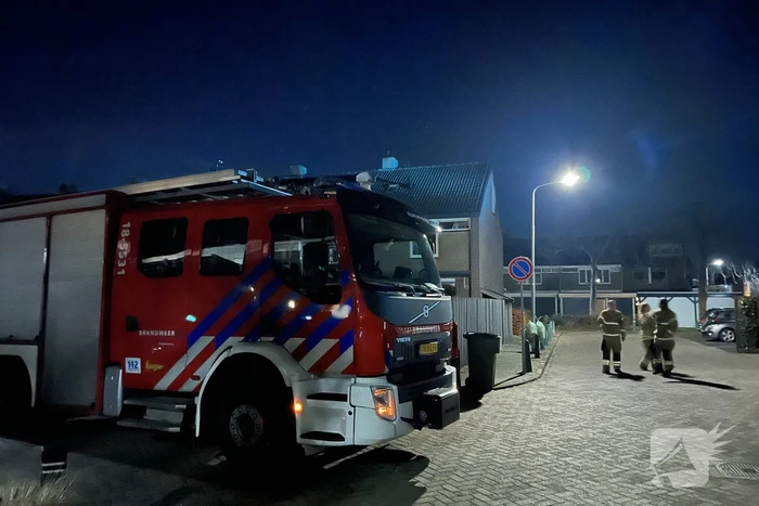 Brandweer onderzoekt hinderlijke lucht bij woning