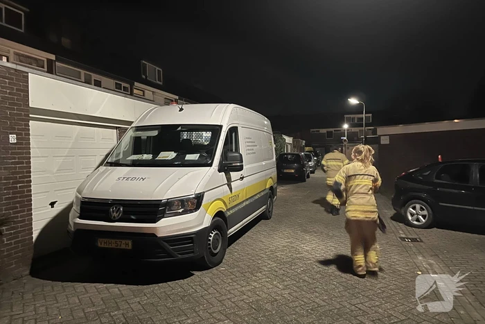 Brandweer onderzoekt hinderlijke lucht bij woning