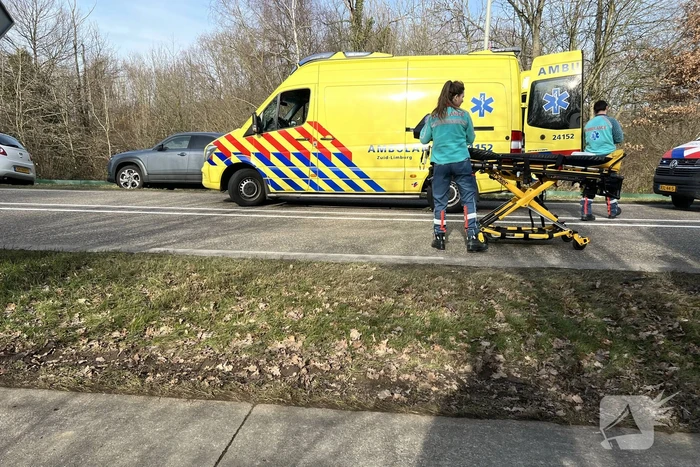 Auto belandt op de kop bij botsing