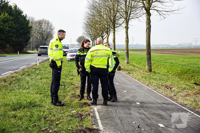 Vrouwelijke fietser zwaargewond bij botsing met scooterrijder