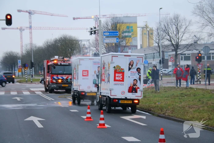 Bezorgwagen PicNic vliegt in brand
