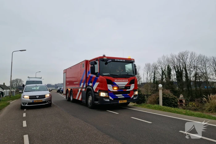 Eigenaar garagebedrijf gewond na bluspoging bij loodsbrand