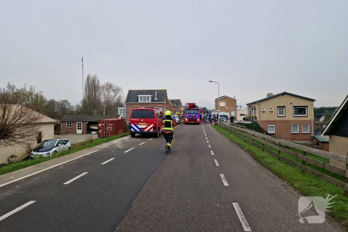 Eigenaar garagebedrijf gewond na bluspoging bij loodsbrand