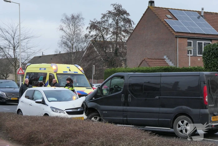 Gewonde bij ongeval tussen personenauto en bestelbus