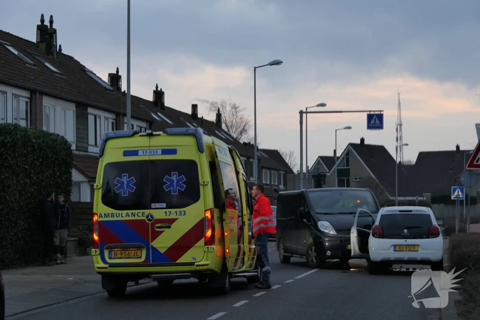 Gewonde bij ongeval tussen personenauto en bestelbus