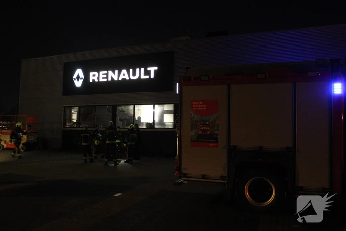 Brandweer groots ingezet voor mogelijke winkelbrand