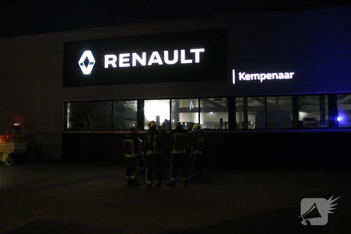 Brandweer groots ingezet voor mogelijke winkelbrand