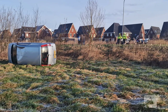 18-jarige crasht met auto