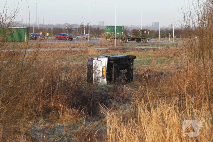 18-jarige crasht met auto