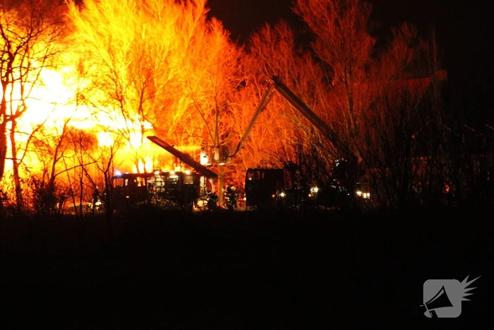 Boerderij en schuur verwoest door brand