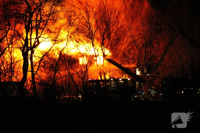 Boerderij en schuur verwoest door brand