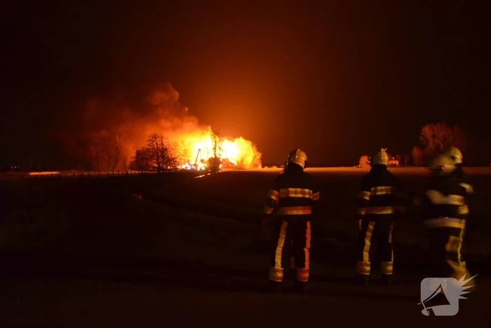 Boerderij en schuur verwoest door brand