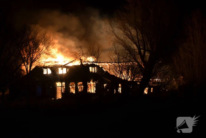 Boerderij en schuur verwoest door brand