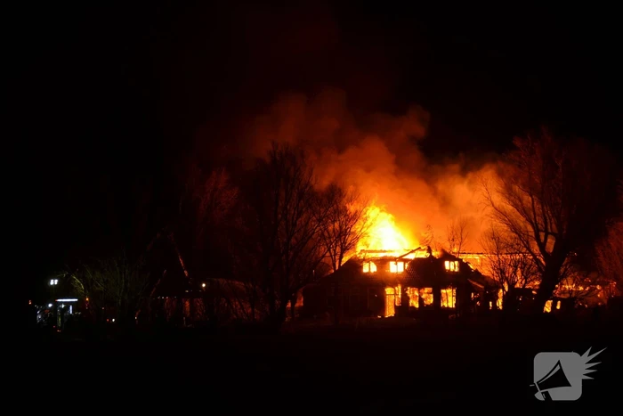 Boerderij en schuur verwoest door brand