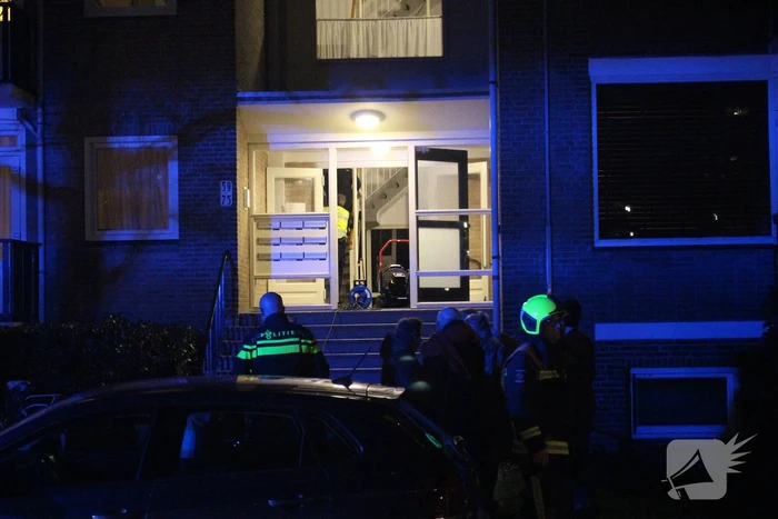 Bankstel in brand in flatwoning