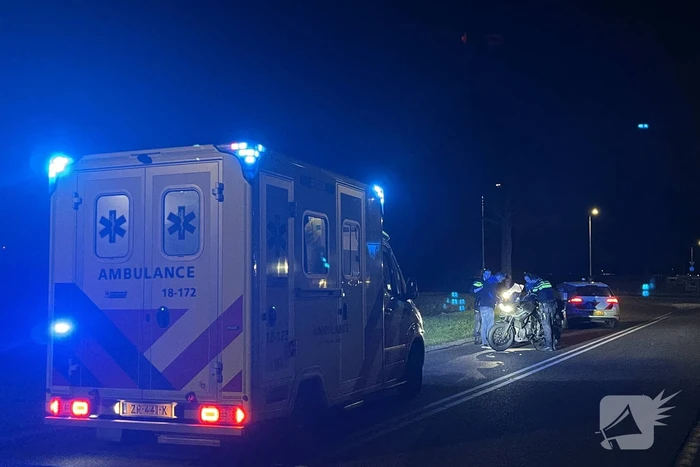 Twee personen ten val met motor