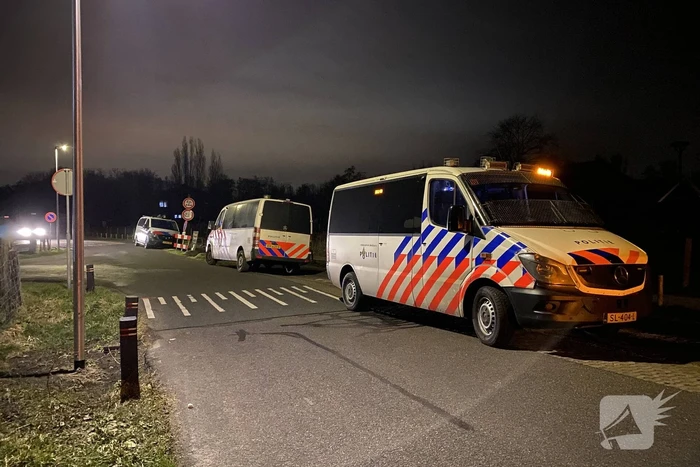 Twee gewonden en drie aanhoudingen na mogelijke ontvoering, politie lost schoten