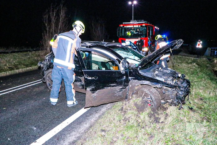 Automobilist slaat meerdere malen over de kop