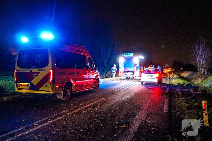 Automobilist slaat meerdere malen over de kop