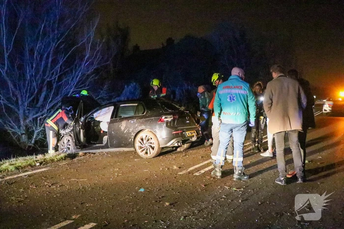 Automobilist slaat meerdere malen over de kop