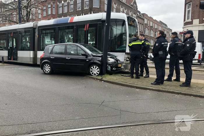 Veel schade bij ongeval tussen tram en auto