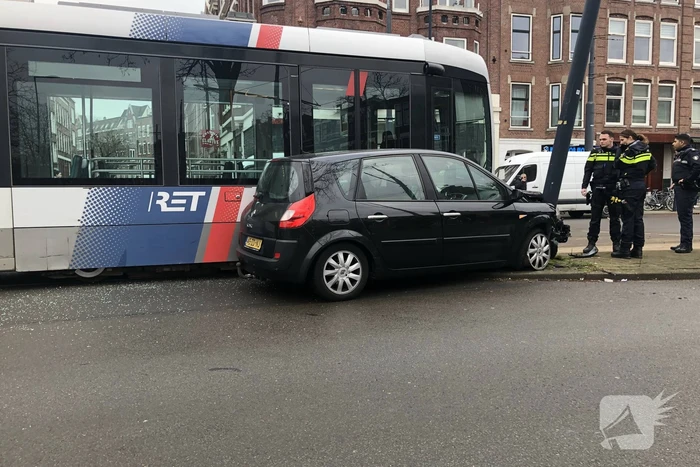 Veel schade bij ongeval tussen tram en auto